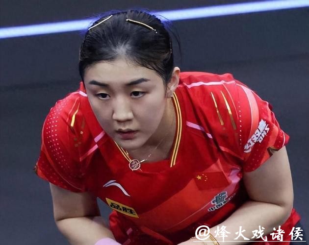 瞧瞧这是陈梦的一张照片，少女时代的她不胖脸上没有婴儿肥，笑得自然甜蜜坐在旁边的是羞涩的樊振东他们后来成为国乒顶梁柱