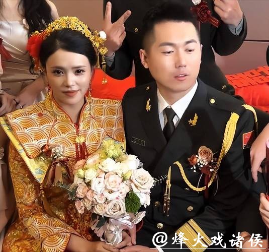 最帅升旗手张自轩大婚不到24小时,荒唐一幕出现,新娘受无妄之灾 最帅升旗手张自轩大婚不到24小时,荒唐一幕出现,新娘受无妄之灾