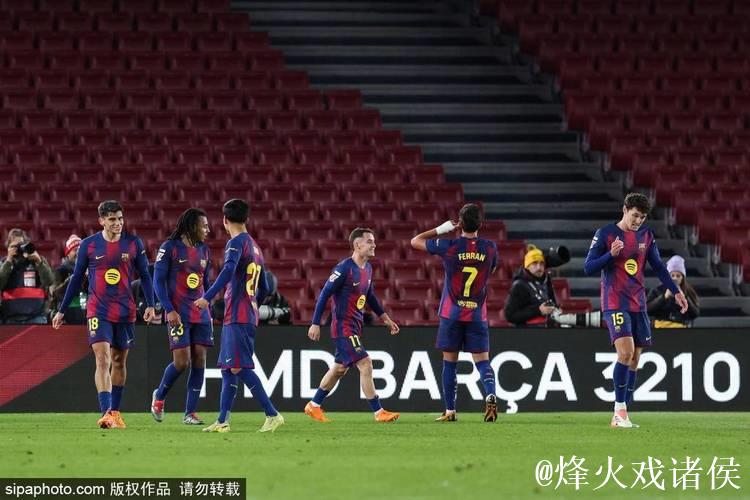 拉菲尼亚梅开二度 巴萨主场2-0完胜奥萨苏纳 拉菲尼亚梅开二度 巴萨主场2-0完胜奥萨苏纳